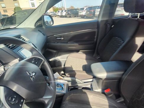 Used 2024 Mitsubishi Outlander SE image 13