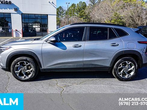 Used 2025 Chevrolet Trax LT w/ LT Convenience Package image 7