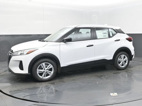 Certified 2025 Nissan Kicks Play S image 4