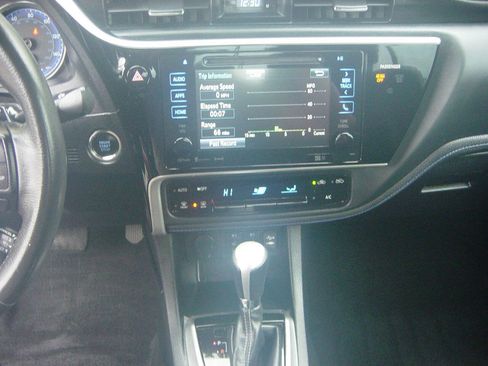 Used 2017 Toyota Corolla XSE image 9