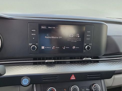 Used 2024 Kia Carnival LX image 16