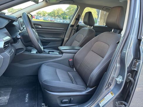 Used 2025 Nissan Altima 2.5 SV FWD image 22