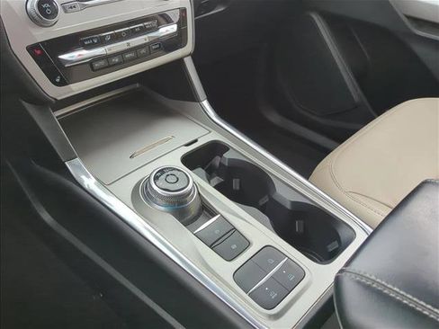 Used 2022 Ford Explorer XLT w/ Equipment Group 202A image 10