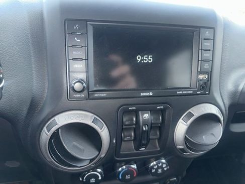Used 2015 Jeep Wrangler Unlimited Sport w/ Quick Order Package 24S AWD/4WD image 9