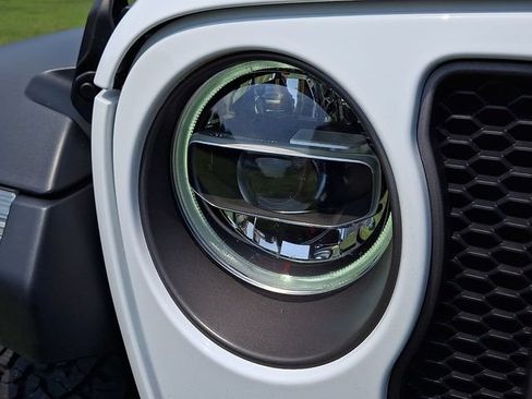Used 2019 Jeep Wrangler Rubicon AWD/4WD image 9