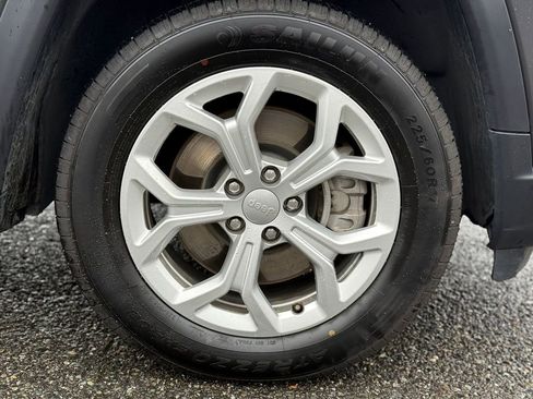 Used 2024 Jeep Compass Latitude image 9