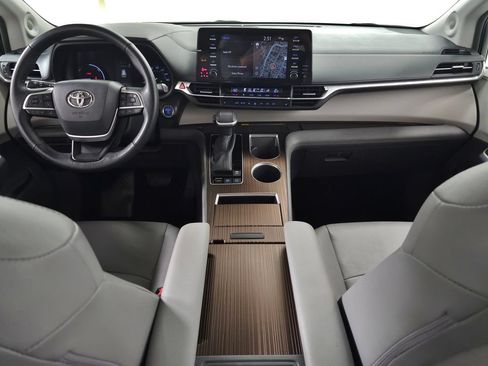 Used 2022 Toyota Sienna XLE w/ XLE Plus Package AWD/4WD image 14