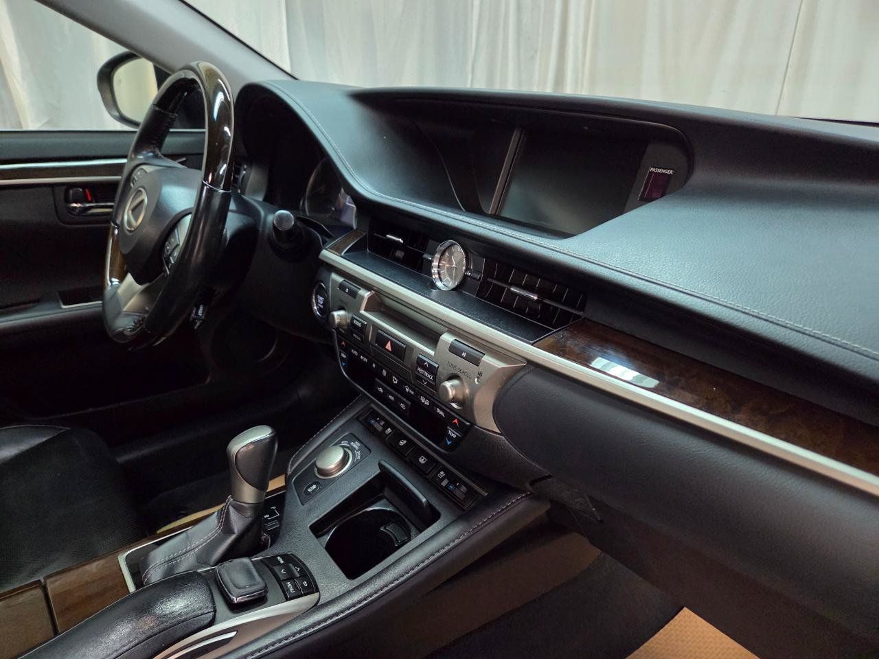 Used 2018 Lexus ES 350 w/ Luxury Package w/Wood Trim FWD image 20