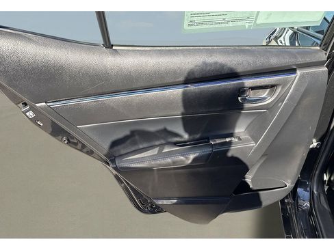 Used 2018 Toyota Corolla XSE image 17