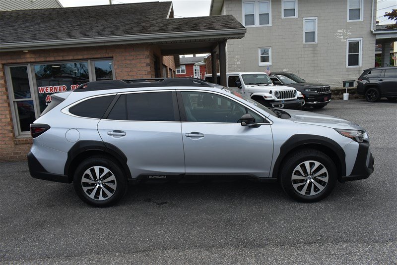 Used 2024 Subaru Outback Premium AWD/4WD image 2