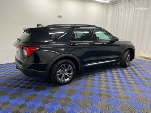 Used 2025 Ford Explorer Active w/ Active Comfort Package image 15