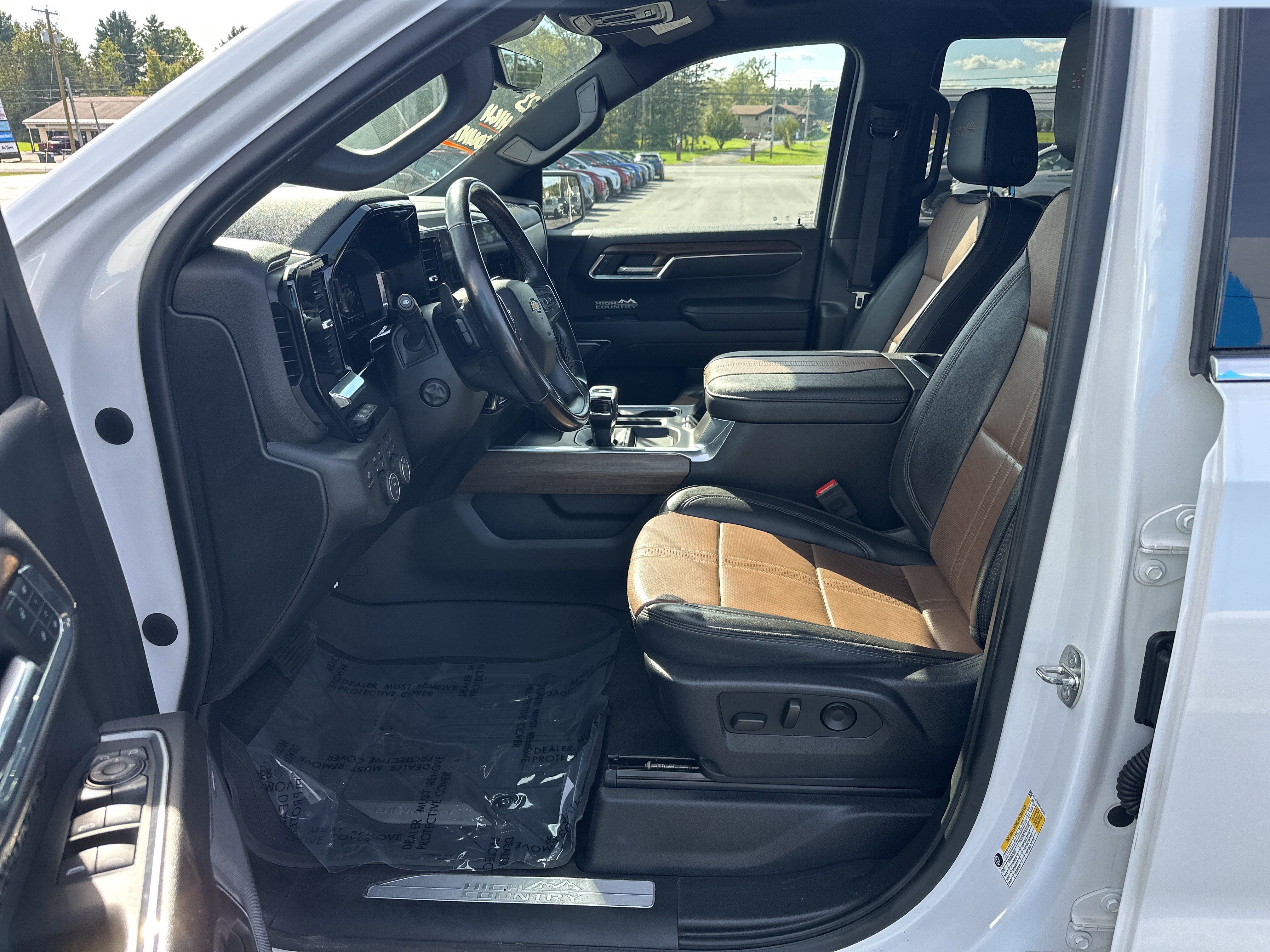Certified 2023 Chevrolet Silverado 1500 High Country w/ Technology Package AWD/4WD image 12