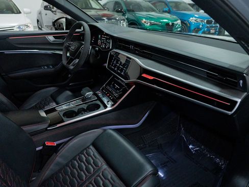 Used 2022 Audi RS 6 w/ Carbon Optic Package AWD/4WD image 38