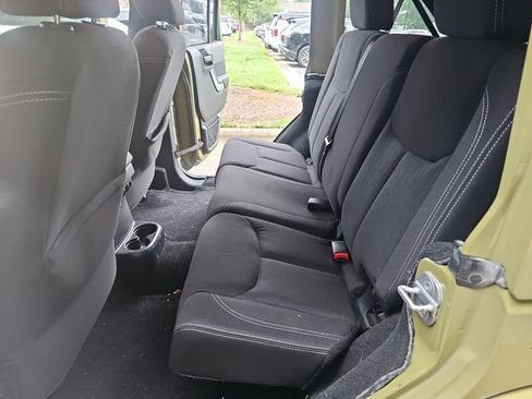 Used 2013 Jeep Wrangler Unlimited Sahara w/ Connectivity Group AWD/4WD image 34
