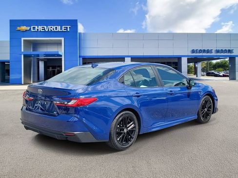 Used 2025 Toyota Camry SE FWD image 4