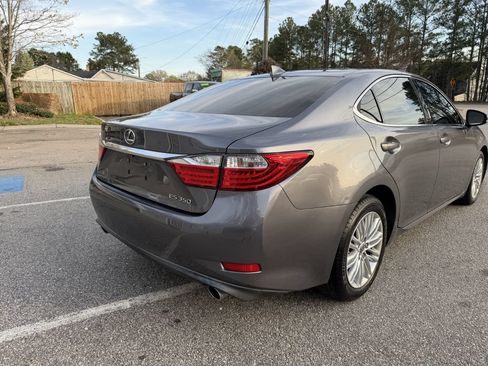Used 2015 Lexus ES 350 w/ Luxury Package FWD image 5