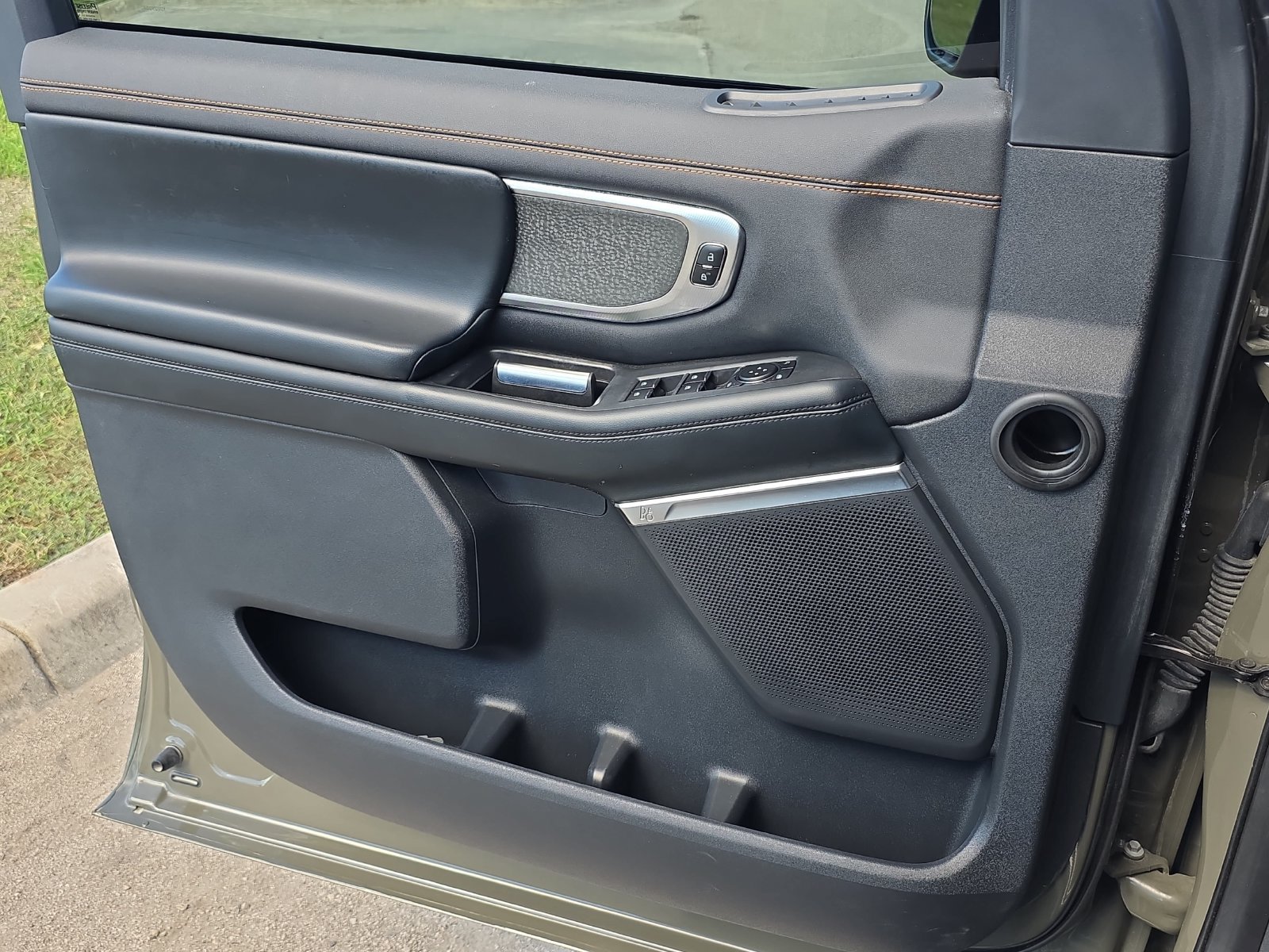 Used 2025 Ford Expedition Tremor AWD/4WD image 24