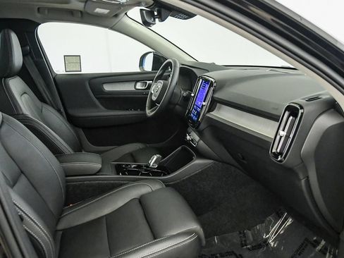 Used 2026 Volvo XC40 B5 Plus AWD/4WD image 13