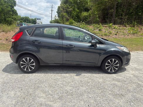 Used 2011 Ford Fiesta SE w/ 201A Rapid Spec Order Code FWD image 2