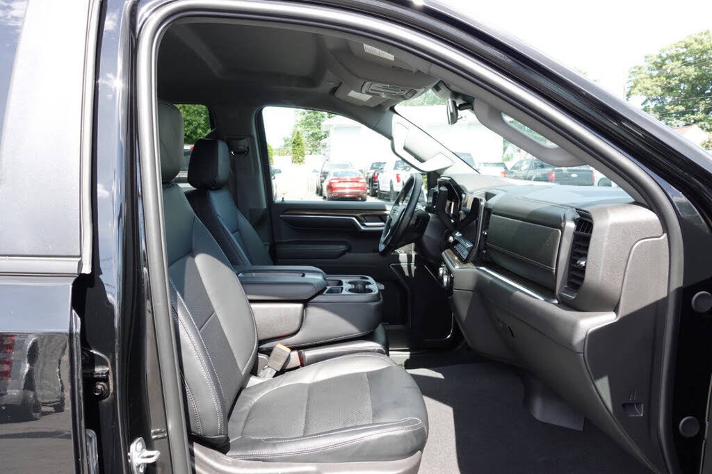 Used 2024 Chevrolet Silverado 1500 LT AWD/4WD image 34