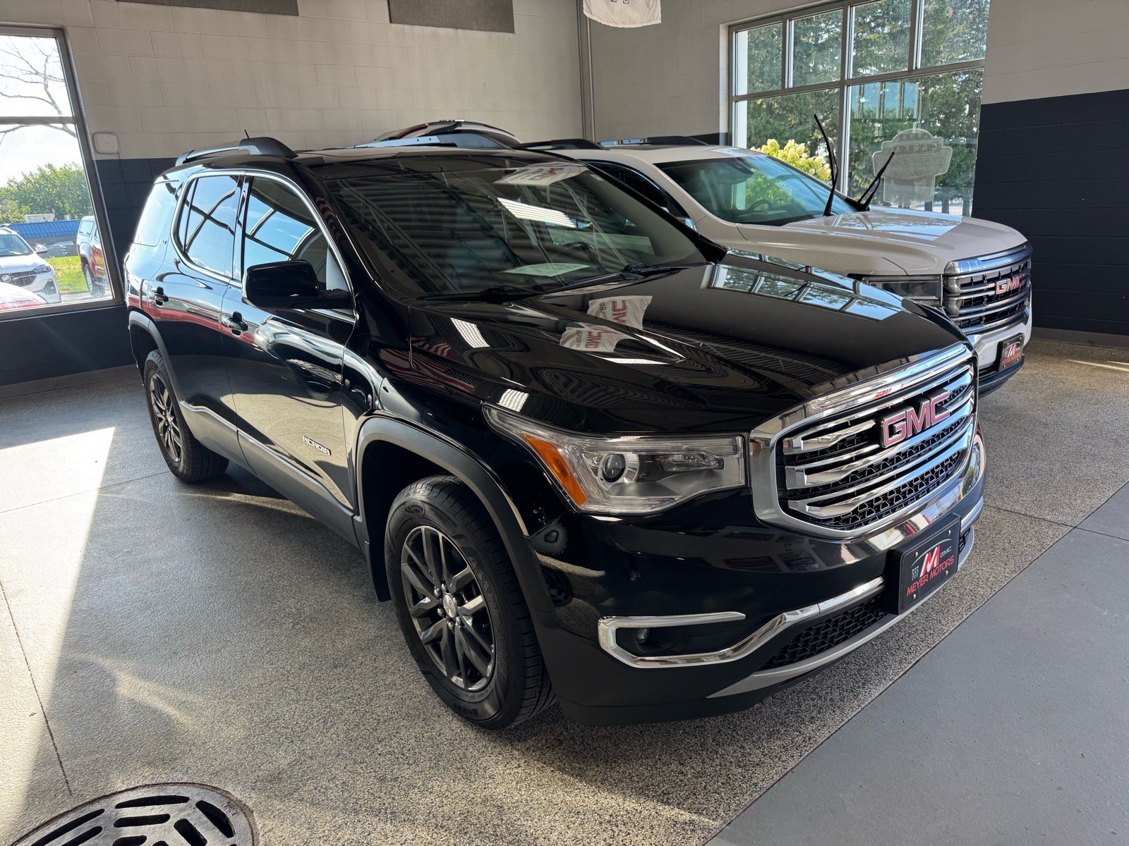 Used 2019 GMC Acadia SLT AWD/4WD image 3