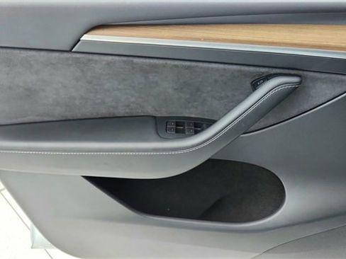 Used 2023 Tesla Model Y Performance image 34