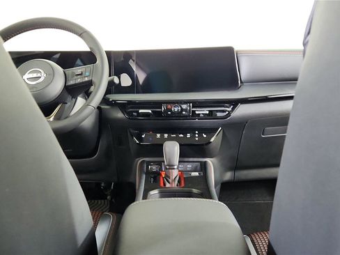 New 2026 Nissan Kicks SR w/ Cold Weather Package image 29