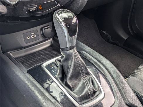 Used 2018 Nissan Rogue SV FWD image 12