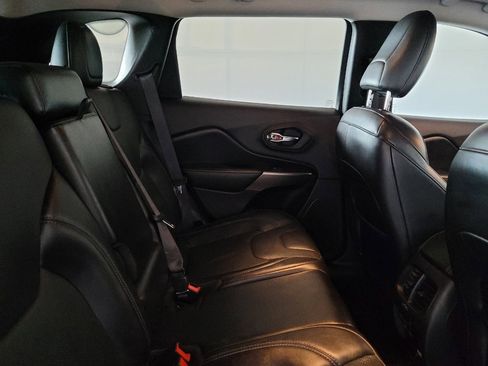 Used 2020 Jeep Cherokee Limited FWD image 19