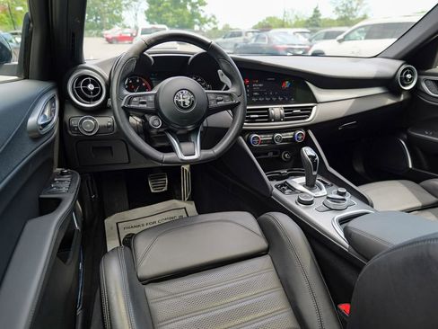 Used 2023 Alfa Romeo Giulia Veloce AWD/4WD image 39