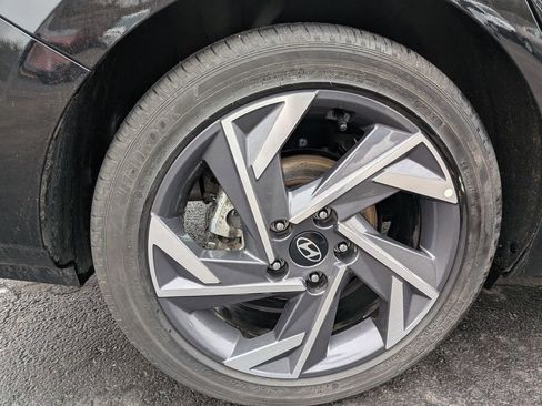 Used 2025 Hyundai Elantra SEL image 27