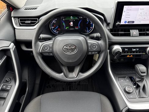 Used 2025 Toyota RAV4 LE AWD/4WD image 15