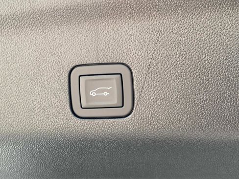 Used 2025 Cadillac Escalade ESV Premium Luxury Platinum image 15