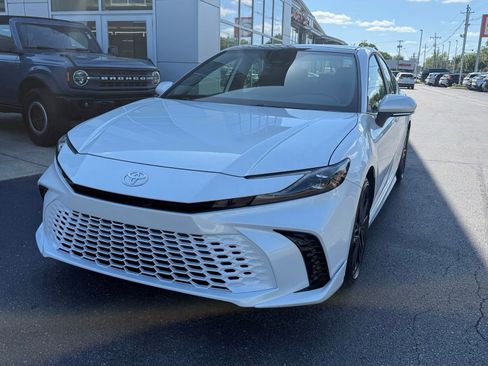 Used 2026 Toyota Camry XSE FWD image 3