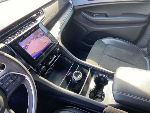 Used 2024 Jeep Grand Cherokee L Laredo RWD image 27