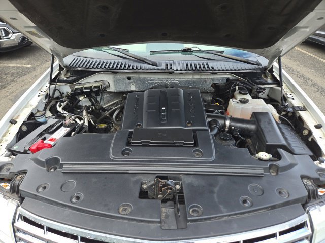 Used 2011 Lincoln Navigator 4WD image 16
