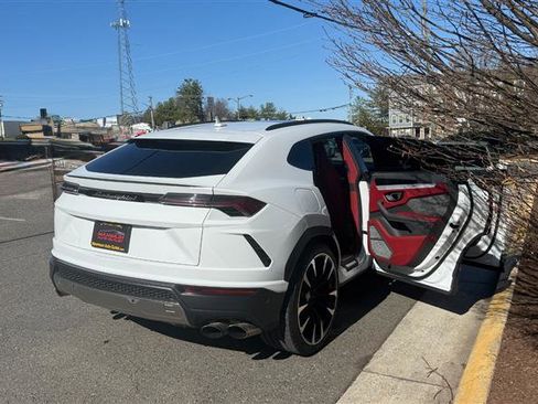 Used 2020 Lamborghini Urus image 18