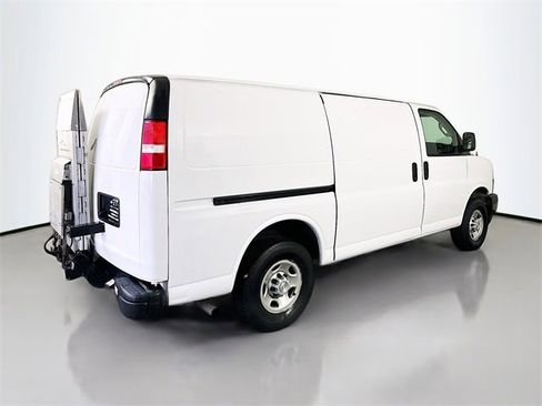 Used 2021 Chevrolet Express 3500 w/ Driver Convenience Package image 7