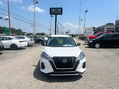 Used 2024 Nissan Kicks S FWD image 2