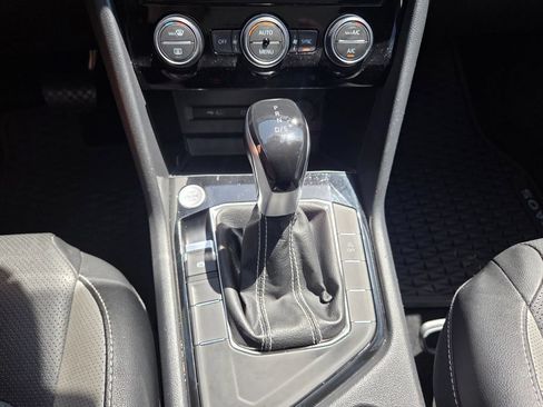 Used 2022 Volkswagen Taos SEL w/ Panoramic Sunroof Package FWD image 18