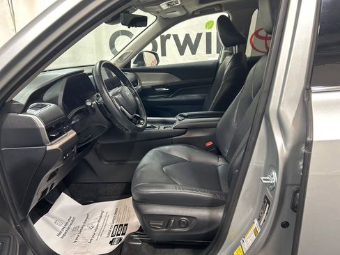 Used 2024 Toyota Grand Highlander AWD image 25