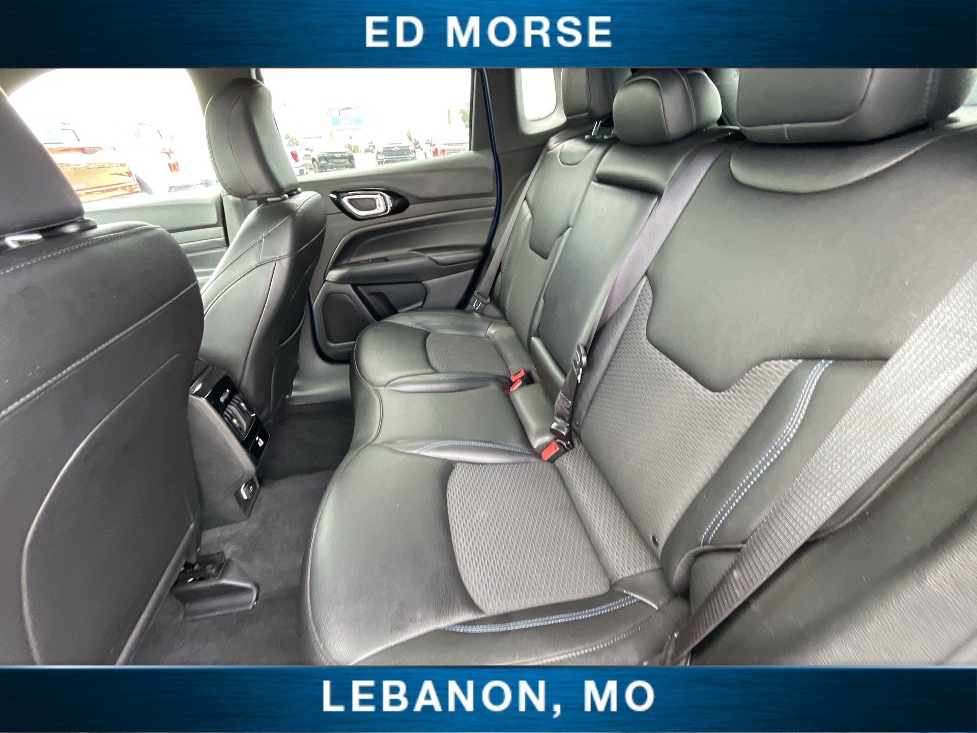 Used 2025 Jeep Compass Latitude w/ Convenience Group AWD/4WD image 25