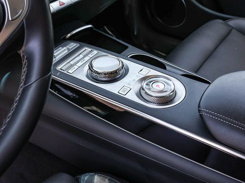 Used 2025 Genesis GV70 2.5T AWD/4WD image 21