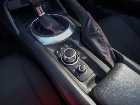 Used 2016 MAZDA MX-5 Miata Club image 18