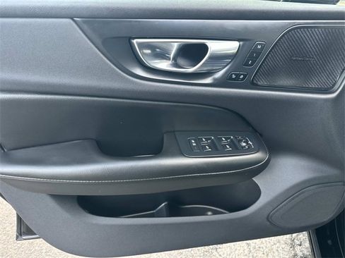 Used 2019 Volvo S60 T6 Momentum w/ Multimedia Package image 22