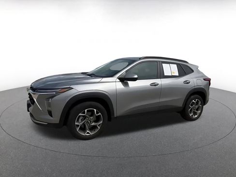 Used 2025 Chevrolet Trax LT image 4