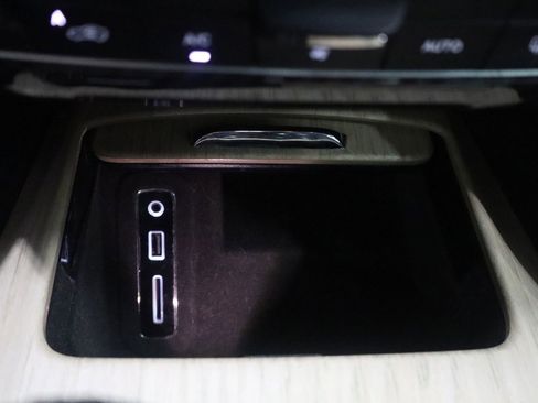 Used 2017 Maserati Levante S image 31