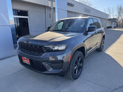 New 2025 Jeep Grand Cherokee Altitude image 2