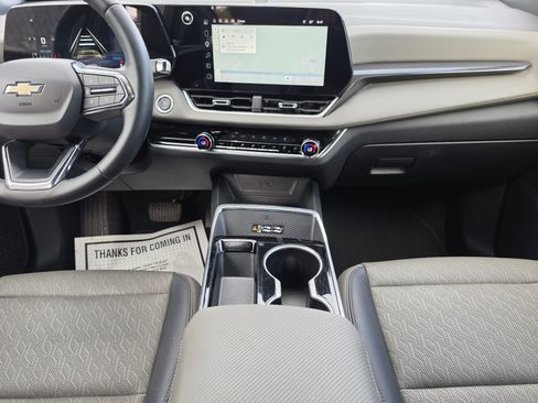 Used 2025 Chevrolet Equinox LT w/ Convenience Package II FWD image 20