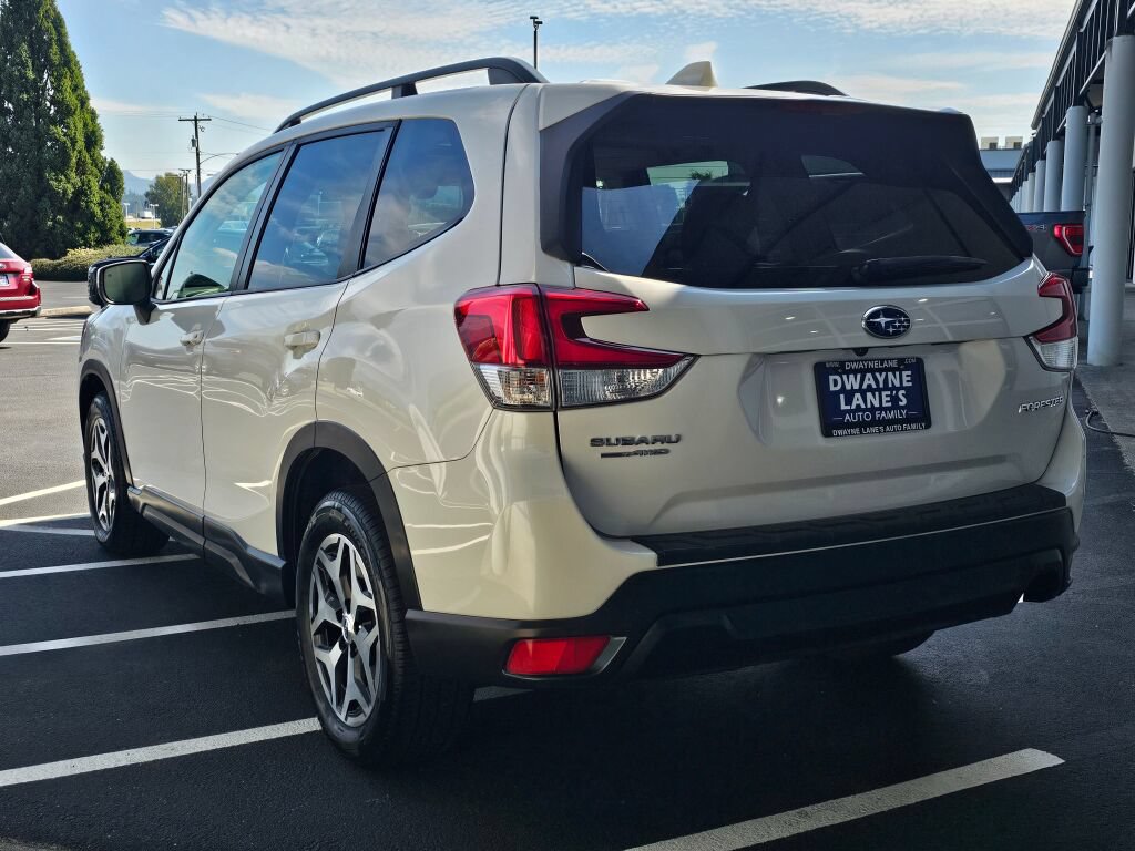 Used 2021 Subaru Forester Premium AWD/4WD image 3